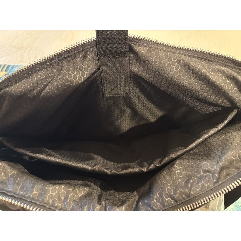 iPack Puffy Day Bag Tote Luggage Black Bag Travel Adjustable Strap & Pockets NEW - Picture 5 of 15